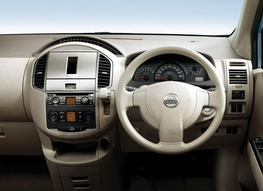  Nissan Lafesta 2004 года  (фото 2 из 5)